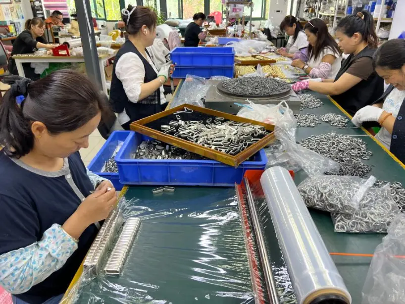 Kunyu Jewelry, 북미 지역에 맞춤형 쿠바 체인 및 팔찌 세트 12,000개 배송 완료 Kunyu Jewelry, 북미 지역에 맞춤형 쿠바 체인 및 팔찌 세트 12,000개 배송 완료